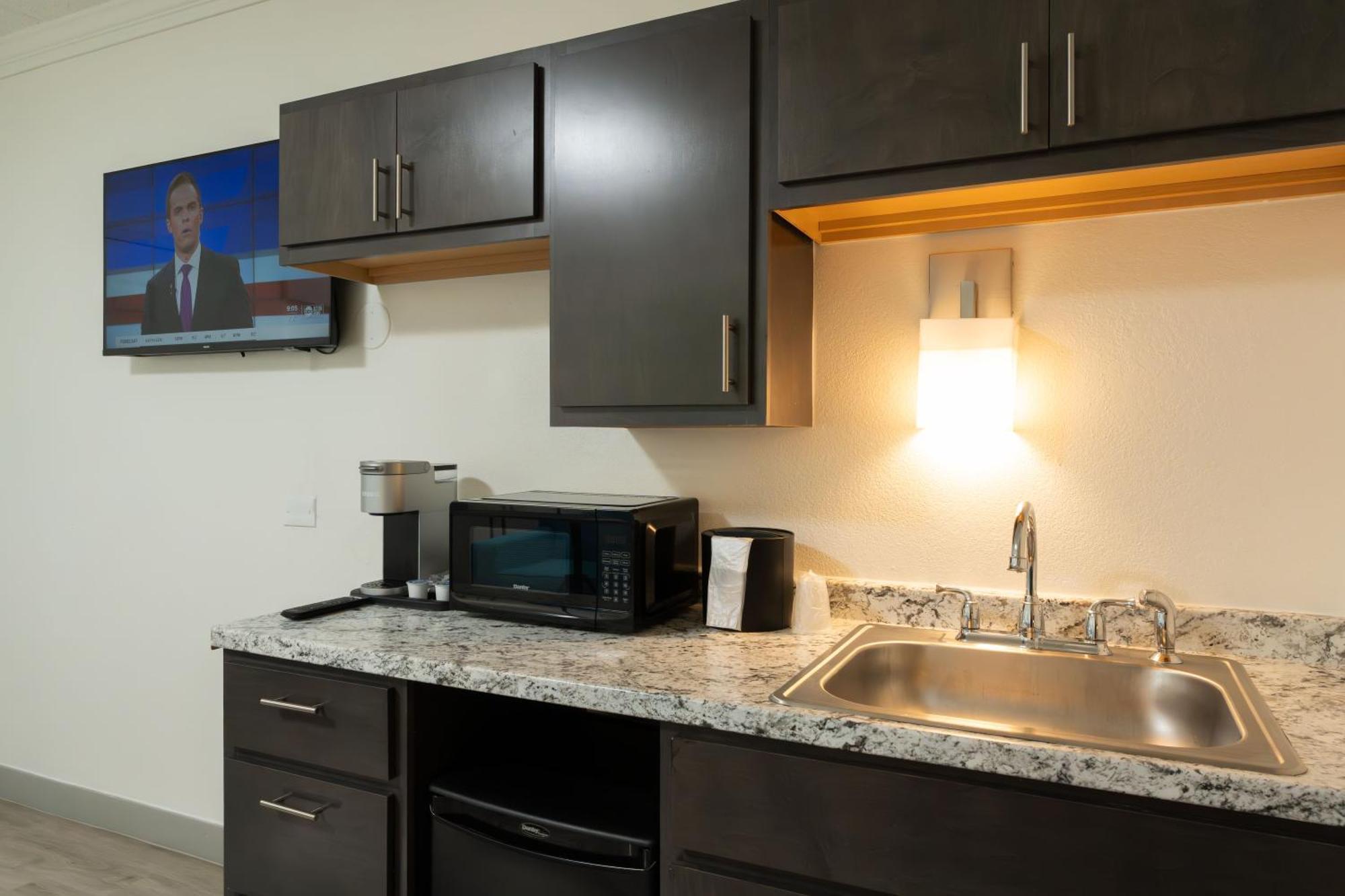 Oasis Bay Suites, Tampa, Busch Gardens, Usf Экстерьер фото